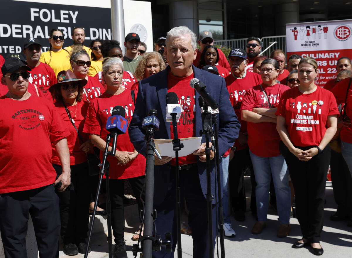 Ted Pappageorge, secretário-tesoureiro do Culinary Workers Union, fala sobre uma lei NLRB ...