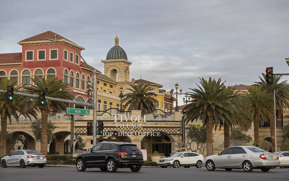 Tivoli Village na segunda-feira, 10 de janeiro de 2022, em Las Vegas. (Benjamin Hager/Las Vegas Review-Journal ...