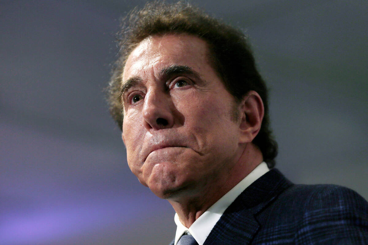 Steve Wynn é visto em uma entrevista coletiva em Medford, Massachusetts, em 15 de março de 2016. (Foto AP/Charles ...